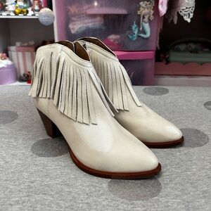 FRYE June Fringe Cream Ankle Boots Size 6 DAMAGED! PLEASE READ DESCRIP!